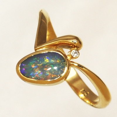 18k Yellow Gold Ring with a Diamond and a BLACK OPAL Rare Cloverleaf Harlequin pattern